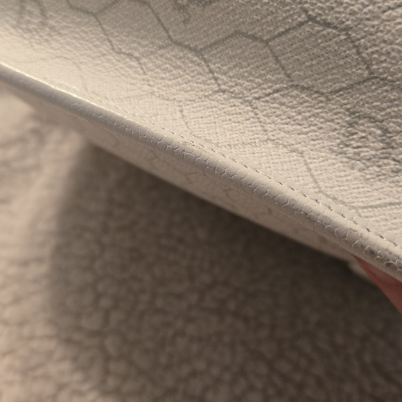 Christian Dior Vintage White Honeycomb Hand bag - Picture 8 of 17